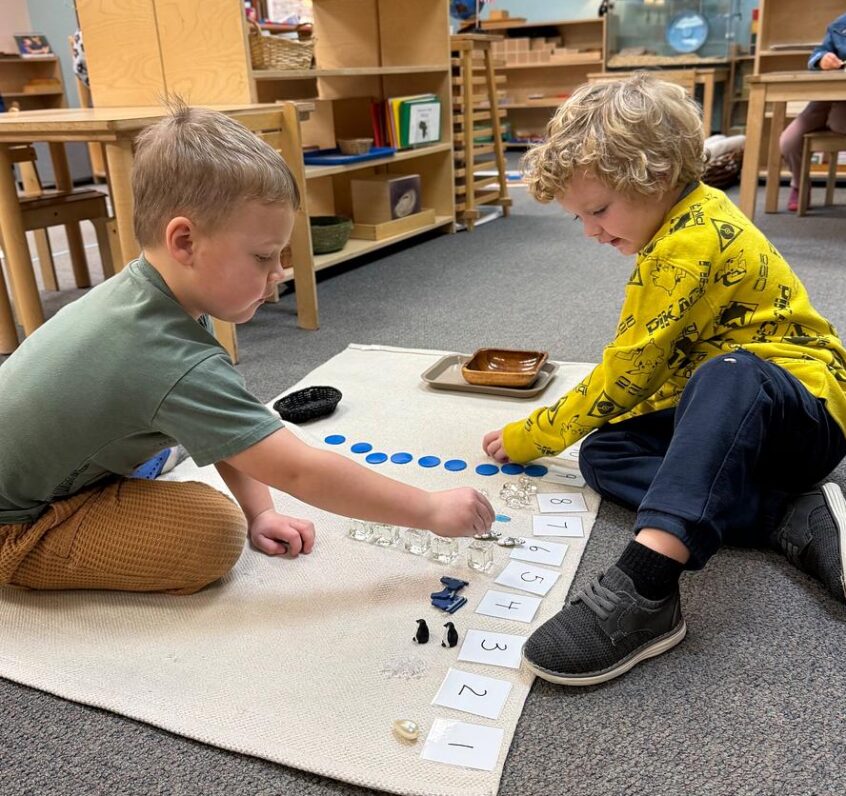 kids in a montessori classroom working together